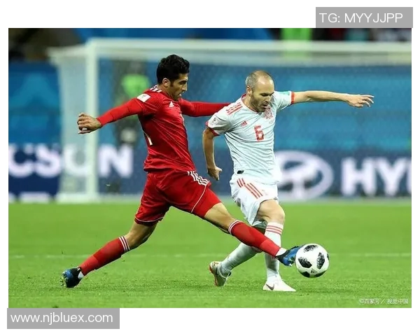 高清大幅足球球星挂图珍藏展示欣赏满足球迷收藏需求