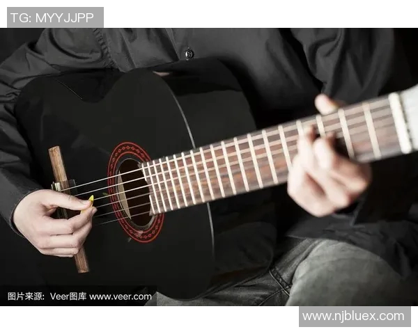 足球球星吉他演奏技巧解析与音乐魅力的完美融合
