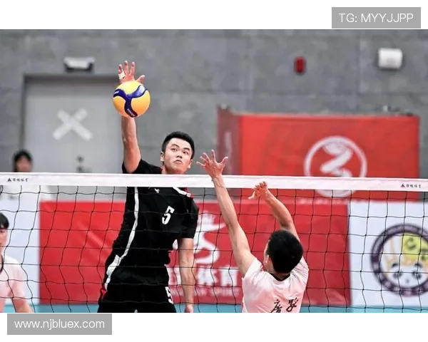 成都网球队在总决赛积分榜中以63分稳居第一名展现强劲实力 成都网球队在总决赛积分榜中以63分稳居第一名展现强劲实力